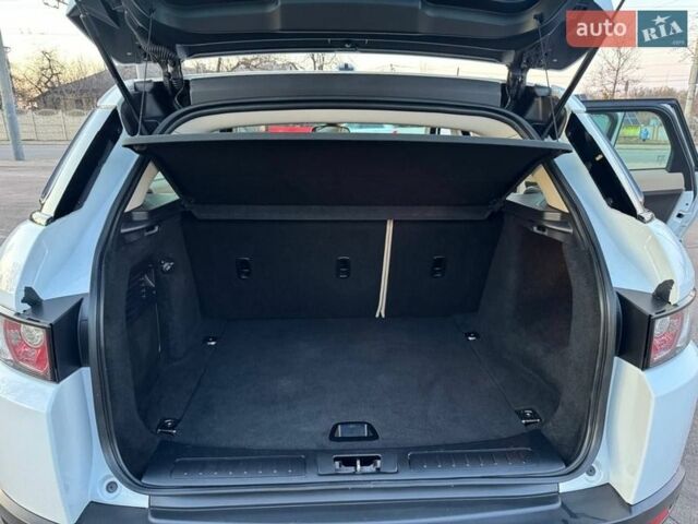 Белый Ленд Ровер Рендж Ровер Эвок, объемом двигателя 2.18 л и пробегом 77 тыс. км за 18500 $, фото 15 на Automoto.ua