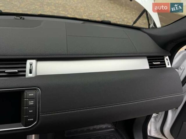 Білий Ленд Ровер Рендж Ровер Евок, об'ємом двигуна 2 л та пробігом 104 тис. км за 17950 $, фото 61 на Automoto.ua