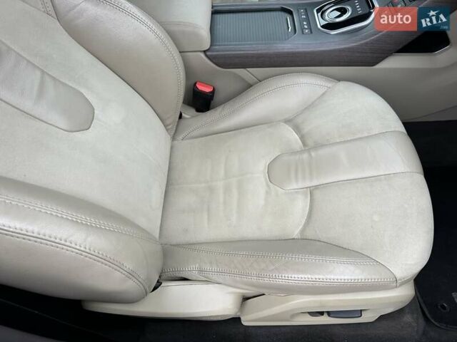 Белый Ленд Ровер Рендж Ровер Эвок, объемом двигателя 2 л и пробегом 178 тыс. км за 13900 $, фото 13 на Automoto.ua