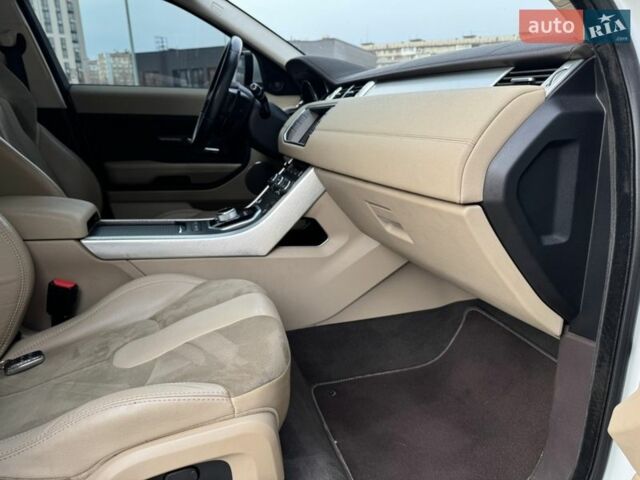 Белый Ленд Ровер Рендж Ровер Эвок, объемом двигателя 2 л и пробегом 241 тыс. км за 13200 $, фото 21 на Automoto.ua