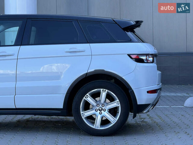 Ленд Ровер Рендж Ровер Эвок 2013 в Киеве на Automoto.ua Белый Ленд Ровер Рендж Ровер Эвок, объемом двигателя 2.18 л и пробегом 124 тыс. км за 18500 $, фото 5 на Automoto.ua