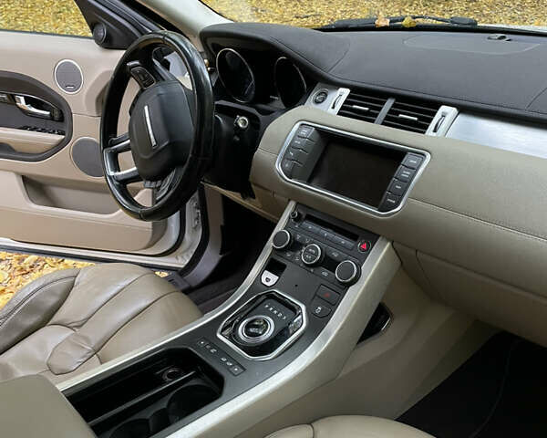 Белый Ленд Ровер Рендж Ровер Эвок, объемом двигателя 2 л и пробегом 181 тыс. км за 15850 $, фото 1 на Automoto.ua