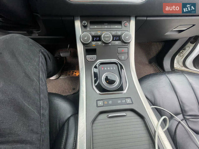 Белый Ленд Ровер Рендж Ровер Эвок, объемом двигателя 2.18 л и пробегом 196 тыс. км за 17950 $, фото 16 на Automoto.ua