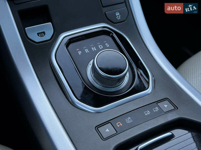 Ленд Ровер Рендж Ровер Эвок 2013 в Киеве на Automoto.ua Белый Ленд Ровер Рендж Ровер Эвок, объемом двигателя 2.18 л и пробегом 124 тыс. км за 18500 $, фото 31 на Automoto.ua