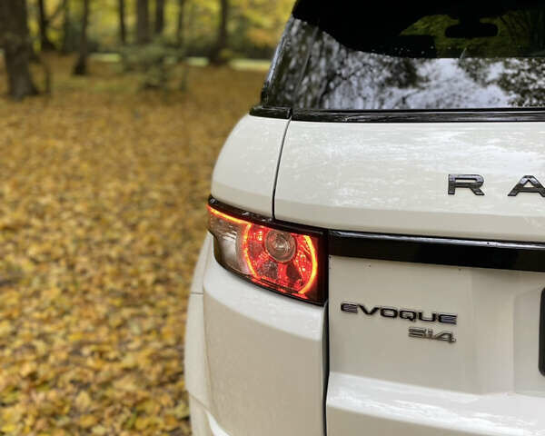 Белый Ленд Ровер Рендж Ровер Эвок, объемом двигателя 2 л и пробегом 181 тыс. км за 15850 $, фото 10 на Automoto.ua