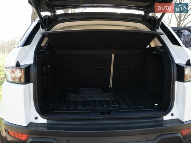 Белый Ленд Ровер Рендж Ровер Эвок, объемом двигателя 2.2 л и пробегом 148 тыс. км за 19000 $, фото 26 на Automoto.ua