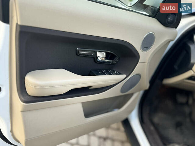 Белый Ленд Ровер Рендж Ровер Эвок, объемом двигателя 2.18 л и пробегом 180 тыс. км за 15500 $, фото 10 на Automoto.ua