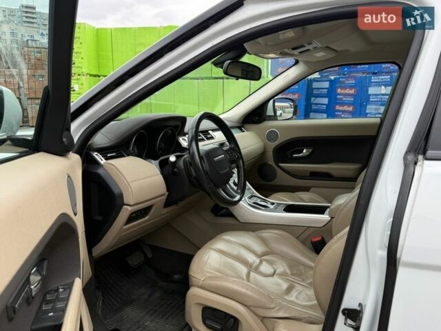 Білий Ленд Ровер Рендж Ровер Евок, об'ємом двигуна 2.18 л та пробігом 190 тис. км за 16500 $, фото 6 на Automoto.ua