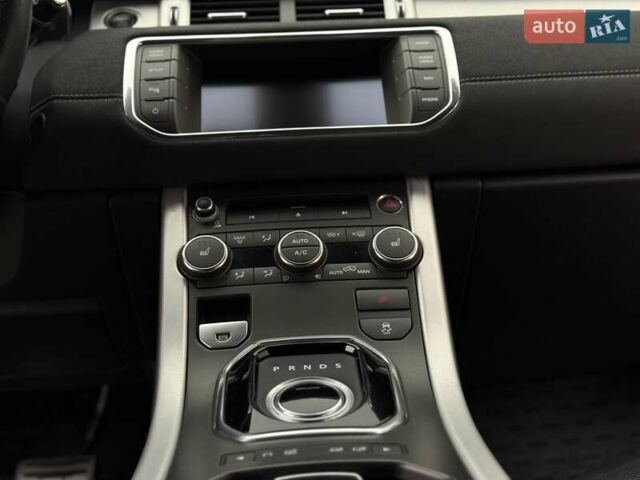 Белый Ленд Ровер Рендж Ровер Эвок, объемом двигателя 2 л и пробегом 104 тыс. км за 18900 $, фото 51 на Automoto.ua