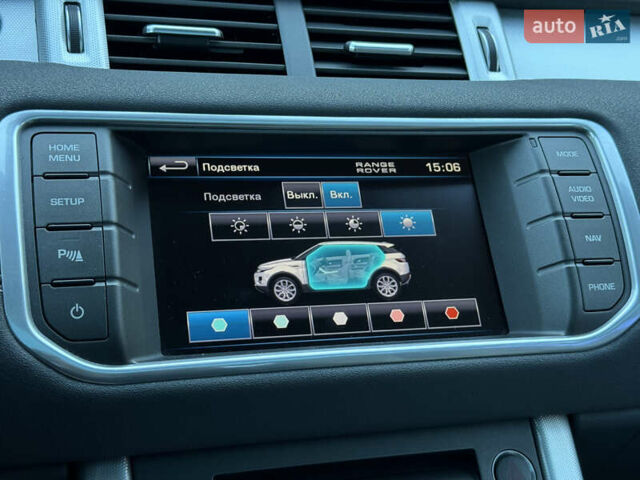Ленд Ровер Рендж Ровер Эвок 2013 в Киеве на Automoto.ua Белый Ленд Ровер Рендж Ровер Эвок, объемом двигателя 2.18 л и пробегом 124 тыс. км за 18500 $, фото 30 на Automoto.ua