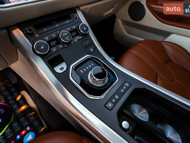 Белый Ленд Ровер Рендж Ровер Эвок, объемом двигателя 2 л и пробегом 73 тыс. км за 17700 $, фото 35 на Automoto.ua