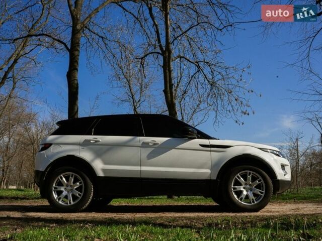 Белый Ленд Ровер Рендж Ровер Эвок, объемом двигателя 2.2 л и пробегом 148 тыс. км за 19000 $, фото 4 на Automoto.ua