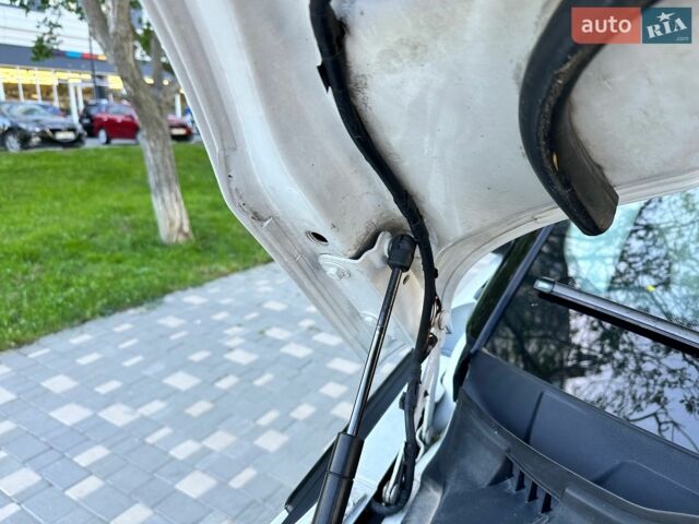 Білий Ленд Ровер Рендж Ровер Евок, об'ємом двигуна 2.18 л та пробігом 170 тис. км за 18500 $, фото 69 на Automoto.ua