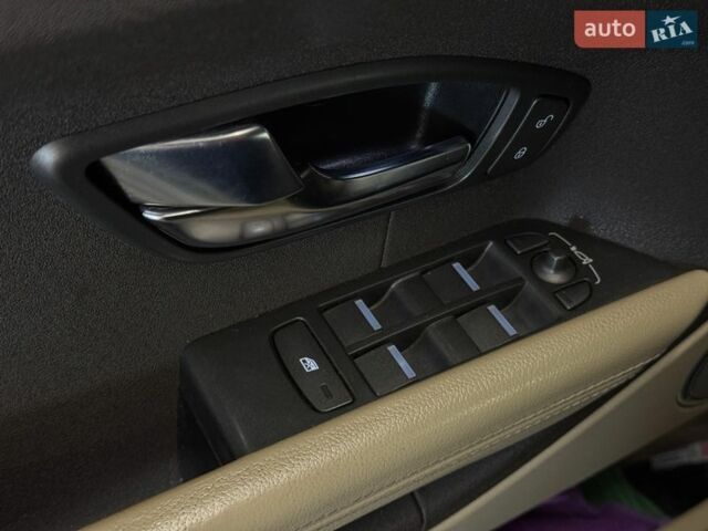 Белый Ленд Ровер Рендж Ровер Эвок, объемом двигателя 2.18 л и пробегом 155 тыс. км за 19399 $, фото 25 на Automoto.ua