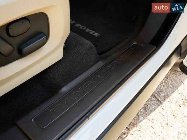 Белый Ленд Ровер Рендж Ровер Эвок, объемом двигателя 2.2 л и пробегом 148 тыс. км за 19000 $, фото 22 на Automoto.ua