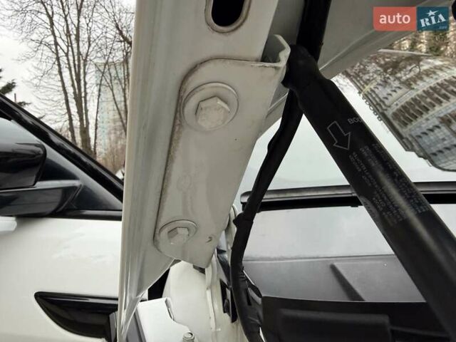 Білий Ленд Ровер Рендж Ровер Евок, об'ємом двигуна 2 л та пробігом 104 тис. км за 17950 $, фото 69 на Automoto.ua