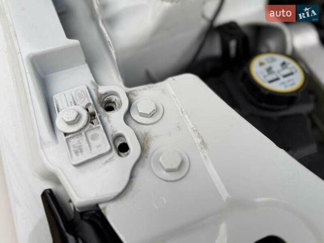 Белый Ленд Ровер Рендж Ровер Эвок, объемом двигателя 2 л и пробегом 104 тыс. км за 18900 $, фото 64 на Automoto.ua