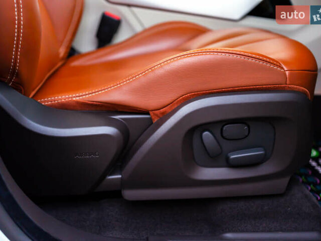 Белый Ленд Ровер Рендж Ровер Эвок, объемом двигателя 2 л и пробегом 73 тыс. км за 17700 $, фото 68 на Automoto.ua