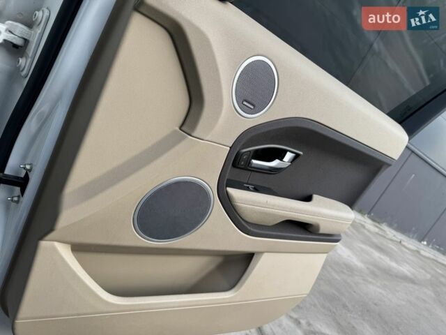 Белый Ленд Ровер Рендж Ровер Эвок, объемом двигателя 2 л и пробегом 241 тыс. км за 13200 $, фото 36 на Automoto.ua