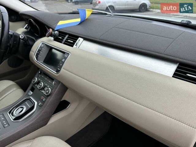 Белый Ленд Ровер Рендж Ровер Эвок, объемом двигателя 2 л и пробегом 178 тыс. км за 13900 $, фото 11 на Automoto.ua