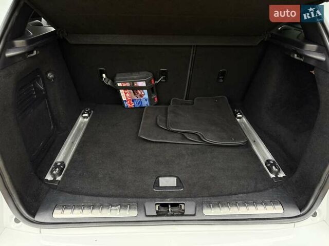 Белый Ленд Ровер Рендж Ровер Эвок, объемом двигателя 2 л и пробегом 104 тыс. км за 18900 $, фото 67 на Automoto.ua