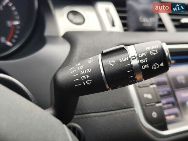 Белый Ленд Ровер Рендж Ровер Эвок, объемом двигателя 2.2 л и пробегом 207 тыс. км за 16500 $, фото 26 на Automoto.ua