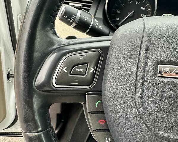 Белый Ленд Ровер Рендж Ровер Эвок, объемом двигателя 2 л и пробегом 178 тыс. км за 13900 $, фото 23 на Automoto.ua