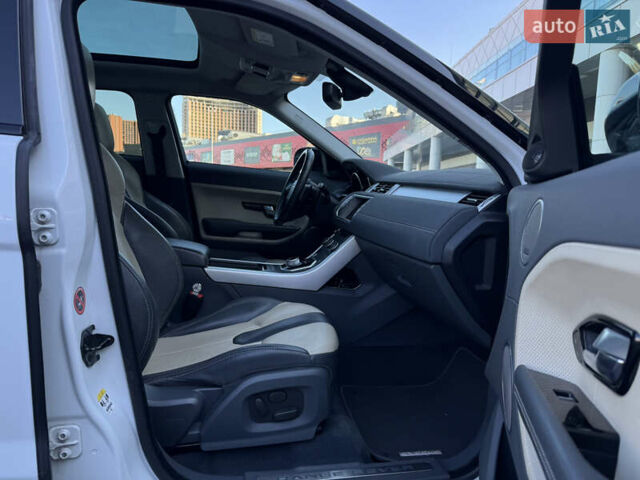 Ленд Ровер Рендж Ровер Эвок 2013 в Киеве на Automoto.ua Белый Ленд Ровер Рендж Ровер Эвок, объемом двигателя 2.18 л и пробегом 124 тыс. км за 18500 $, фото 20 на Automoto.ua