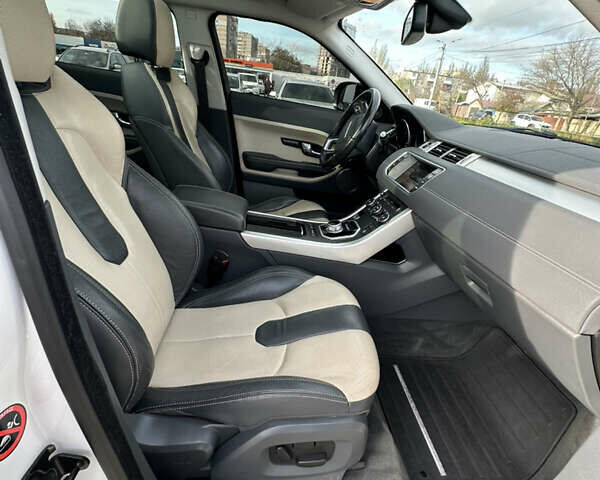 Білий Ленд Ровер Рендж Ровер Евок, об'ємом двигуна 2.18 л та пробігом 72 тис. км за 18500 $, фото 12 на Automoto.ua