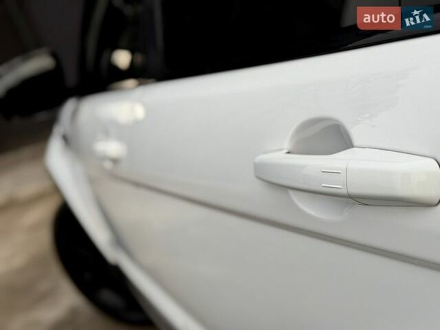 Белый Ленд Ровер Рендж Ровер Эвок, объемом двигателя 2 л и пробегом 241 тыс. км за 13200 $, фото 11 на Automoto.ua