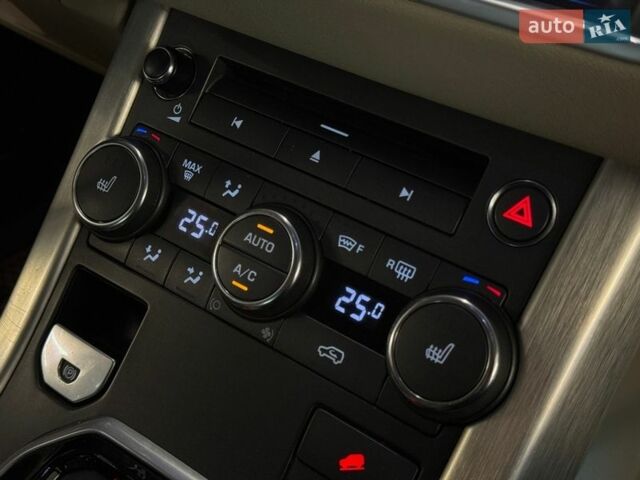 Белый Ленд Ровер Рендж Ровер Эвок, объемом двигателя 2.18 л и пробегом 155 тыс. км за 19399 $, фото 30 на Automoto.ua