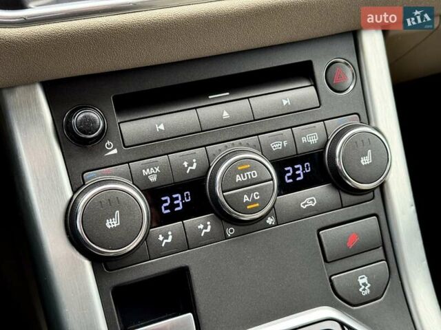 Ленд Ровер Рендж Ровер Евок 2013 у Києві на Automoto.ua Білий Ленд Ровер Рендж Ровер Евок, об'ємом двигуна 2.18 л та пробігом 170 тис. км за 17900 $, фото 42 на Automoto.ua