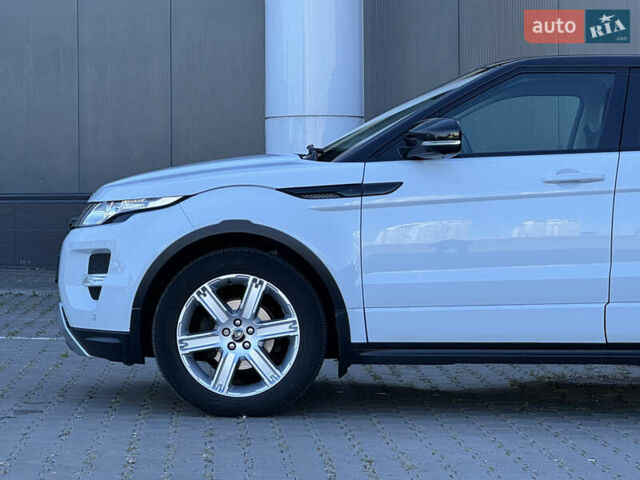 Ленд Ровер Рендж Ровер Эвок 2013 в Киеве на Automoto.ua Белый Ленд Ровер Рендж Ровер Эвок, объемом двигателя 2.18 л и пробегом 124 тыс. км за 18500 $, фото 4 на Automoto.ua
