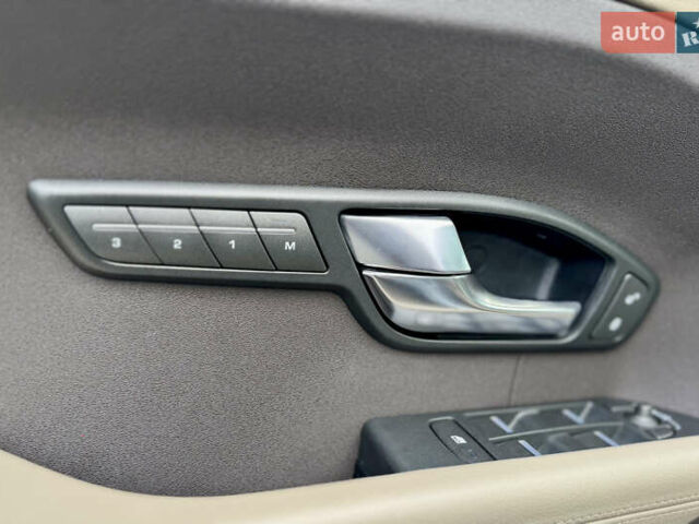 Ленд Ровер Рендж Ровер Эвок 2013 в Одессе на Automoto.ua Белый Ленд Ровер Рендж Ровер Эвок, объемом двигателя 2 л и пробегом 169 тыс. км за 16500 $, фото 37 на Automoto.ua