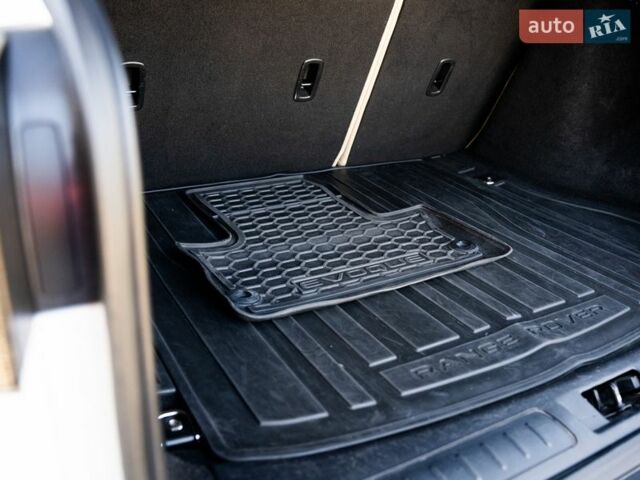 Белый Ленд Ровер Рендж Ровер Эвок, объемом двигателя 2.2 л и пробегом 148 тыс. км за 19000 $, фото 25 на Automoto.ua