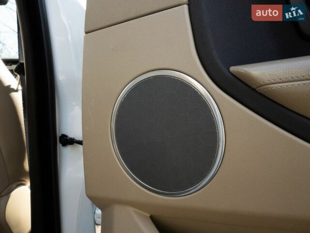 Белый Ленд Ровер Рендж Ровер Эвок, объемом двигателя 2.2 л и пробегом 148 тыс. км за 19000 $, фото 13 на Automoto.ua