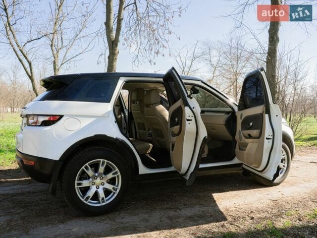Белый Ленд Ровер Рендж Ровер Эвок, объемом двигателя 2.2 л и пробегом 148 тыс. км за 19000 $, фото 11 на Automoto.ua