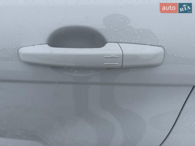 Білий Ленд Ровер Рендж Ровер Евок, об'ємом двигуна 0 л та пробігом 133 тис. км за 19999 $, фото 5 на Automoto.ua