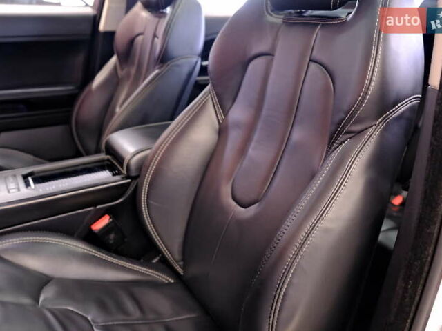 Білий Ленд Ровер Рендж Ровер Евок, об'ємом двигуна 2.2 л та пробігом 187 тис. км за 16900 $, фото 31 на Automoto.ua