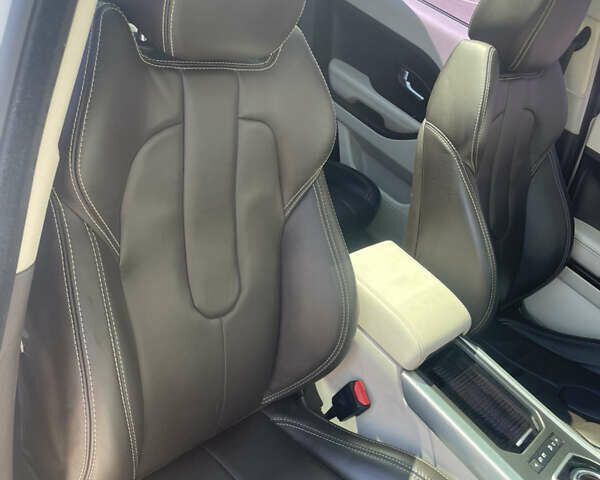 Білий Ленд Ровер Рендж Ровер Евок, об'ємом двигуна 2.18 л та пробігом 152 тис. км за 21000 $, фото 44 на Automoto.ua