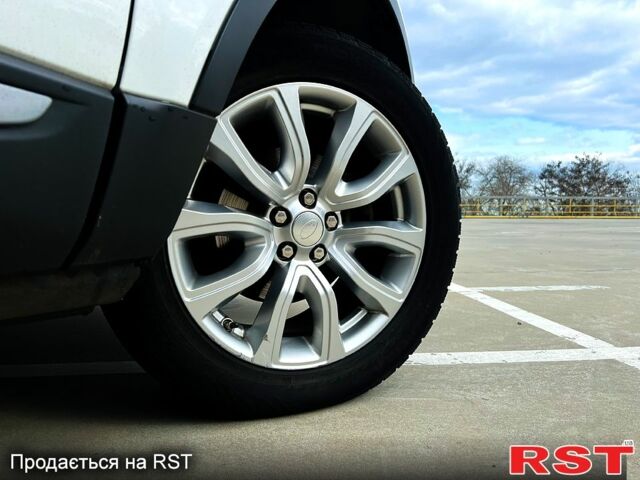 Білий Ленд Ровер Рендж Ровер Евок, об'ємом двигуна 2 л та пробігом 234 тис. км за 14500 $, фото 4 на Automoto.ua