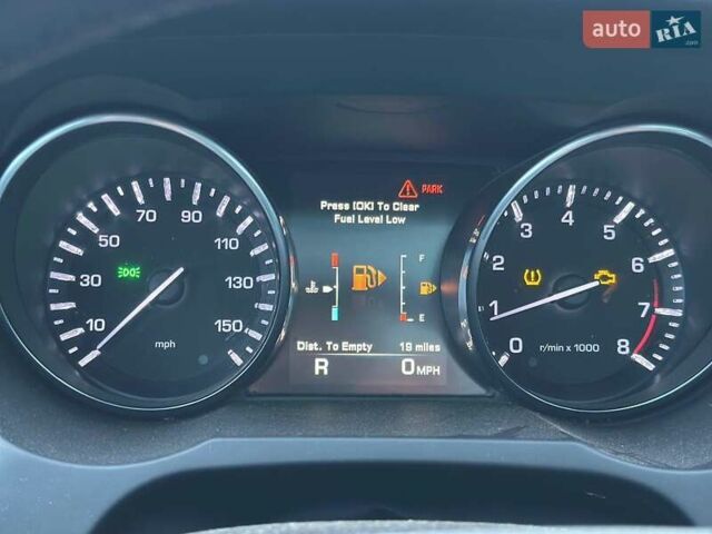 Білий Ленд Ровер Рендж Ровер Евок, об'ємом двигуна 2 л та пробігом 206 тис. км за 11800 $, фото 12 на Automoto.ua