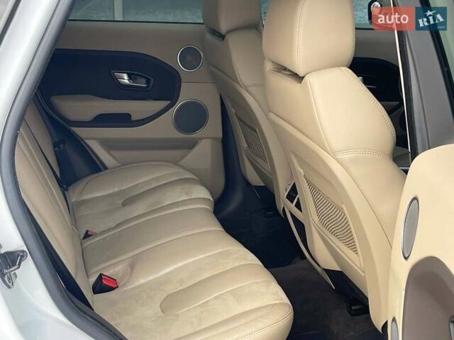 Белый Ленд Ровер Рендж Ровер Эвок, объемом двигателя 2 л и пробегом 125 тыс. км за 17900 $, фото 16 на Automoto.ua