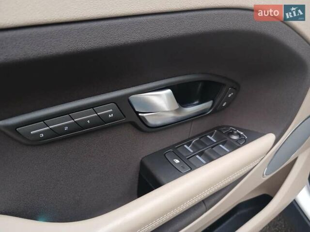 Білий Ленд Ровер Рендж Ровер Евок, об'ємом двигуна 2 л та пробігом 128 тис. км за 16990 $, фото 9 на Automoto.ua