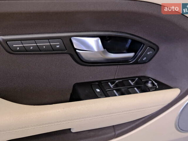 Білий Ленд Ровер Рендж Ровер Евок, об'ємом двигуна 2 л та пробігом 127 тис. км за 14900 $, фото 25 на Automoto.ua