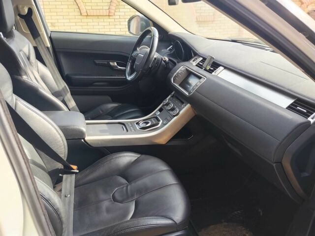 Білий Ленд Ровер Рендж Ровер Евок, об'ємом двигуна 2.2 л та пробігом 134 тис. км за 13500 $, фото 5 на Automoto.ua