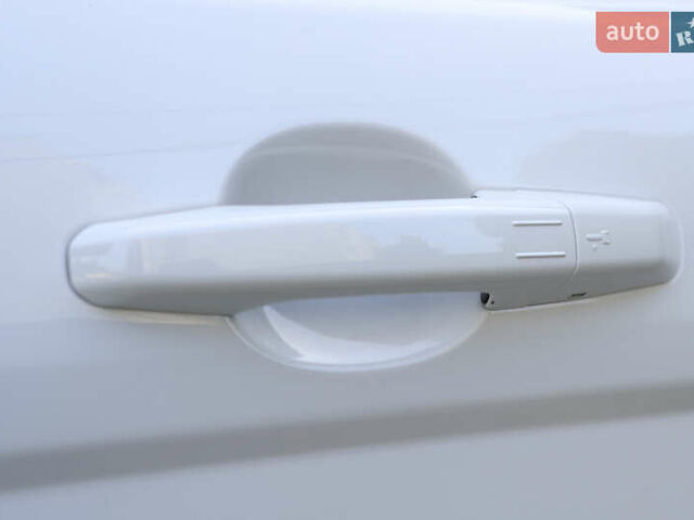 Білий Ленд Ровер Рендж Ровер Евок, об'ємом двигуна 2.18 л та пробігом 108 тис. км за 18999 $, фото 20 на Automoto.ua