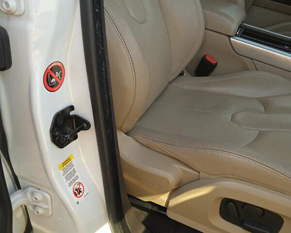 Білий Ленд Ровер Рендж Ровер Евок, об'ємом двигуна 2 л та пробігом 166 тис. км за 14500 $, фото 23 на Automoto.ua