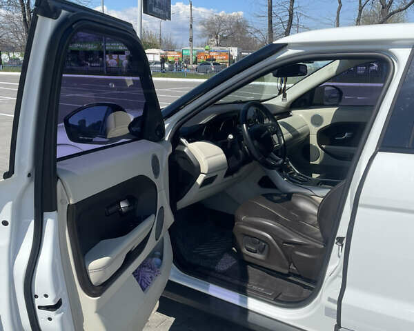 Білий Ленд Ровер Рендж Ровер Евок, об'ємом двигуна 2.18 л та пробігом 152 тис. км за 21000 $, фото 19 на Automoto.ua