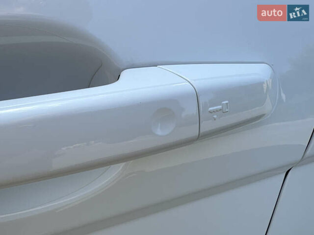 Білий Ленд Ровер Рендж Ровер Евок, об'ємом двигуна 2.18 л та пробігом 144 тис. км за 21499 $, фото 7 на Automoto.ua